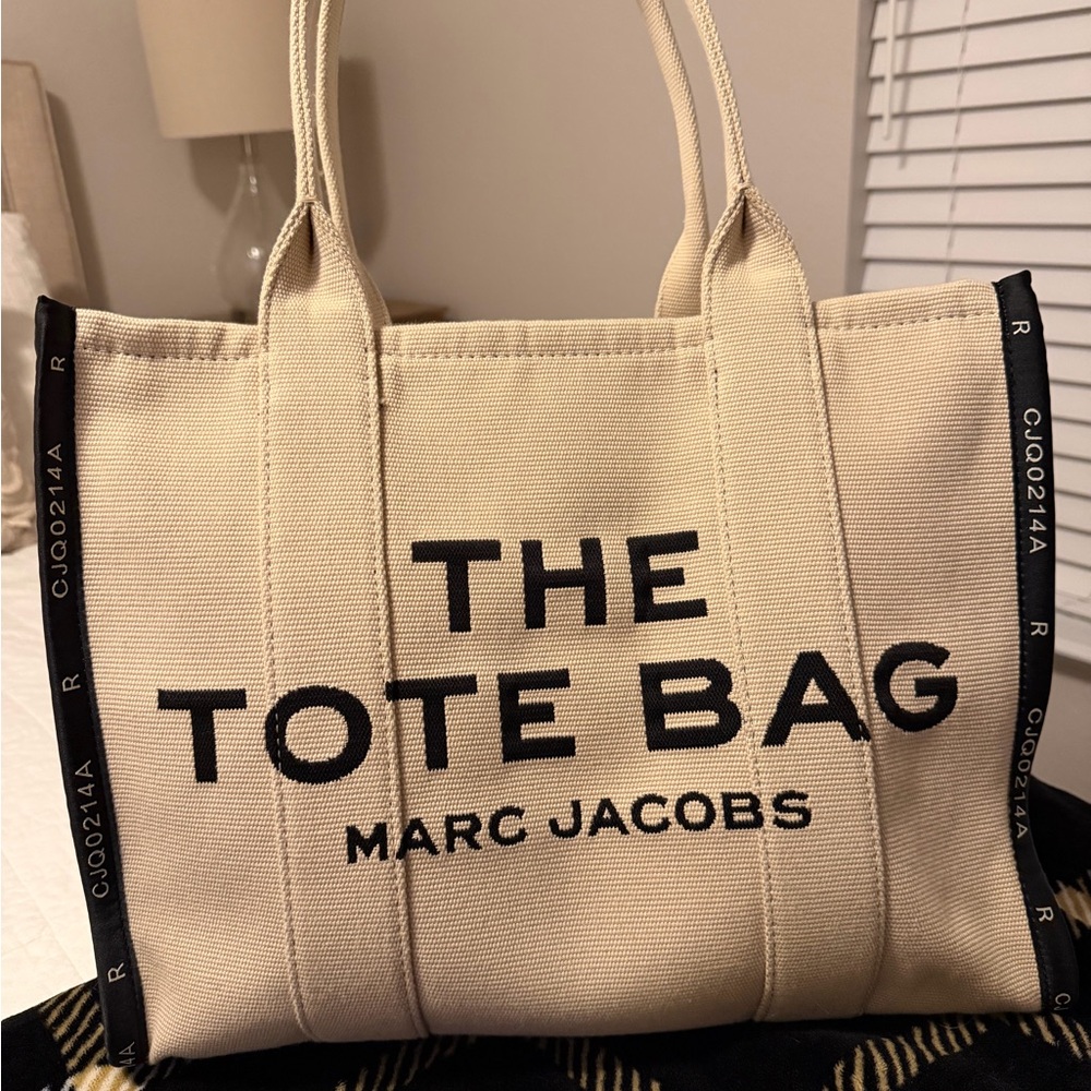 Marc Jacobs The Tote Bag Beige Canvas with Black Trim